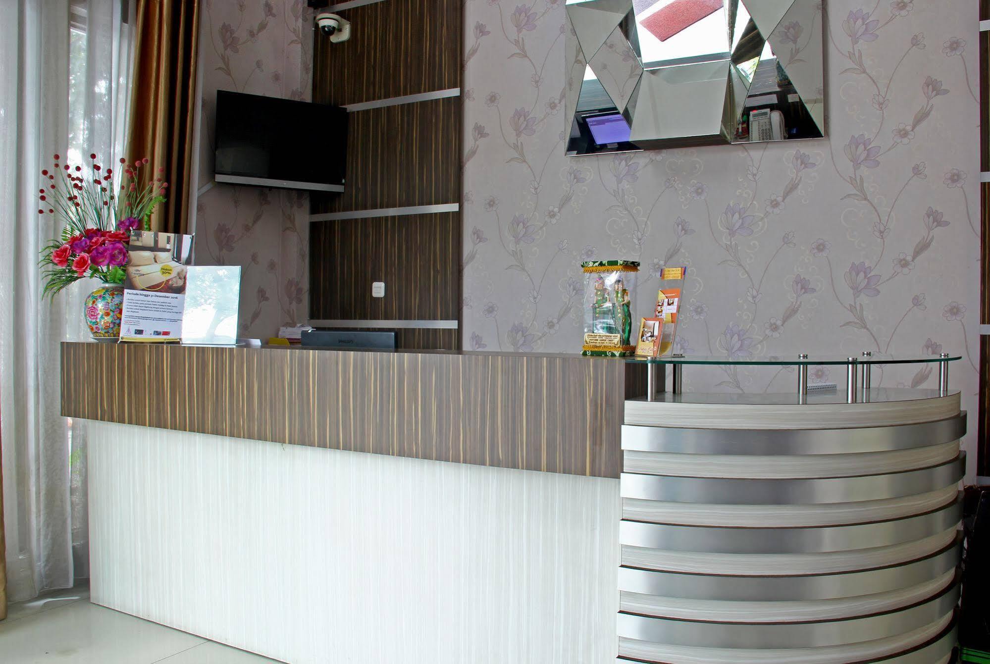 Reddoorz Plus @ Natuna Bandung Exterior foto