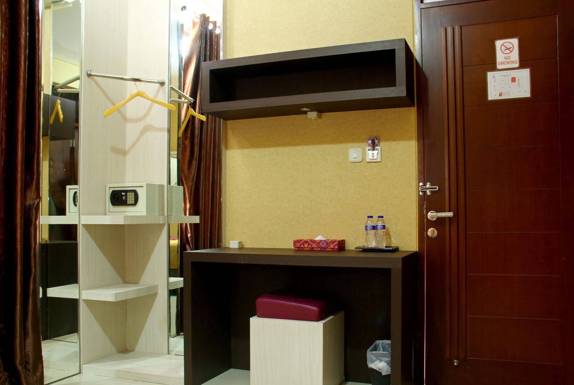 Reddoorz Plus @ Natuna Bandung Exterior foto