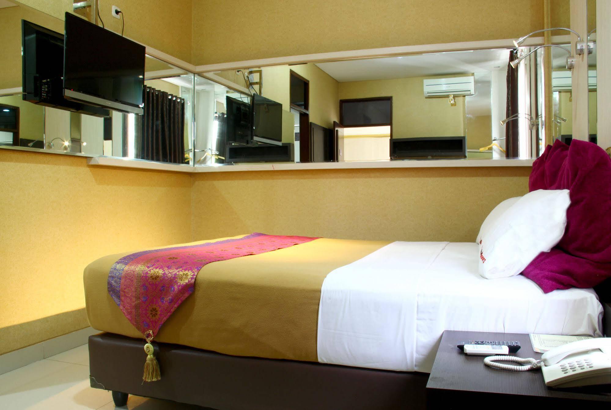 Reddoorz Plus @ Natuna Bandung Exterior foto